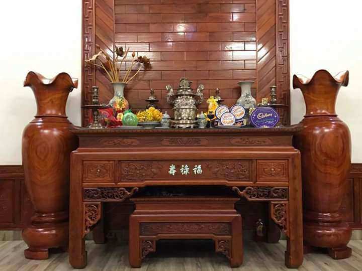 Tại sao người giàu không đặt bàn thờ trên nóc tủ