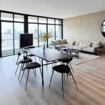 Căn City Garden 2 phòng ngủ cho thuê tầng cao nội thất sang view quận 1